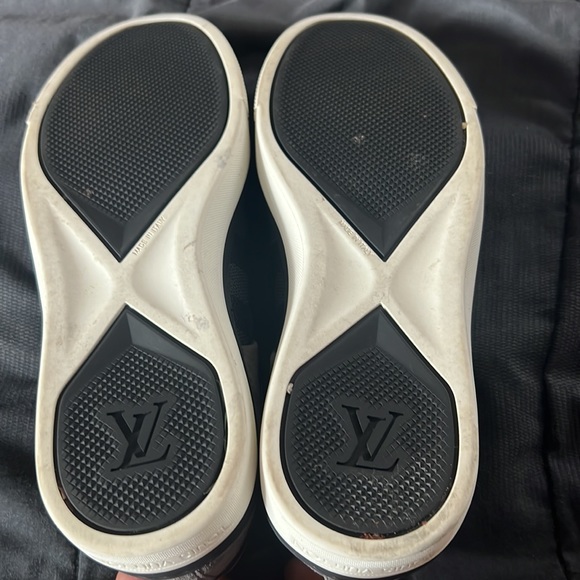 Louis Vuitton - Picture 3 of 6